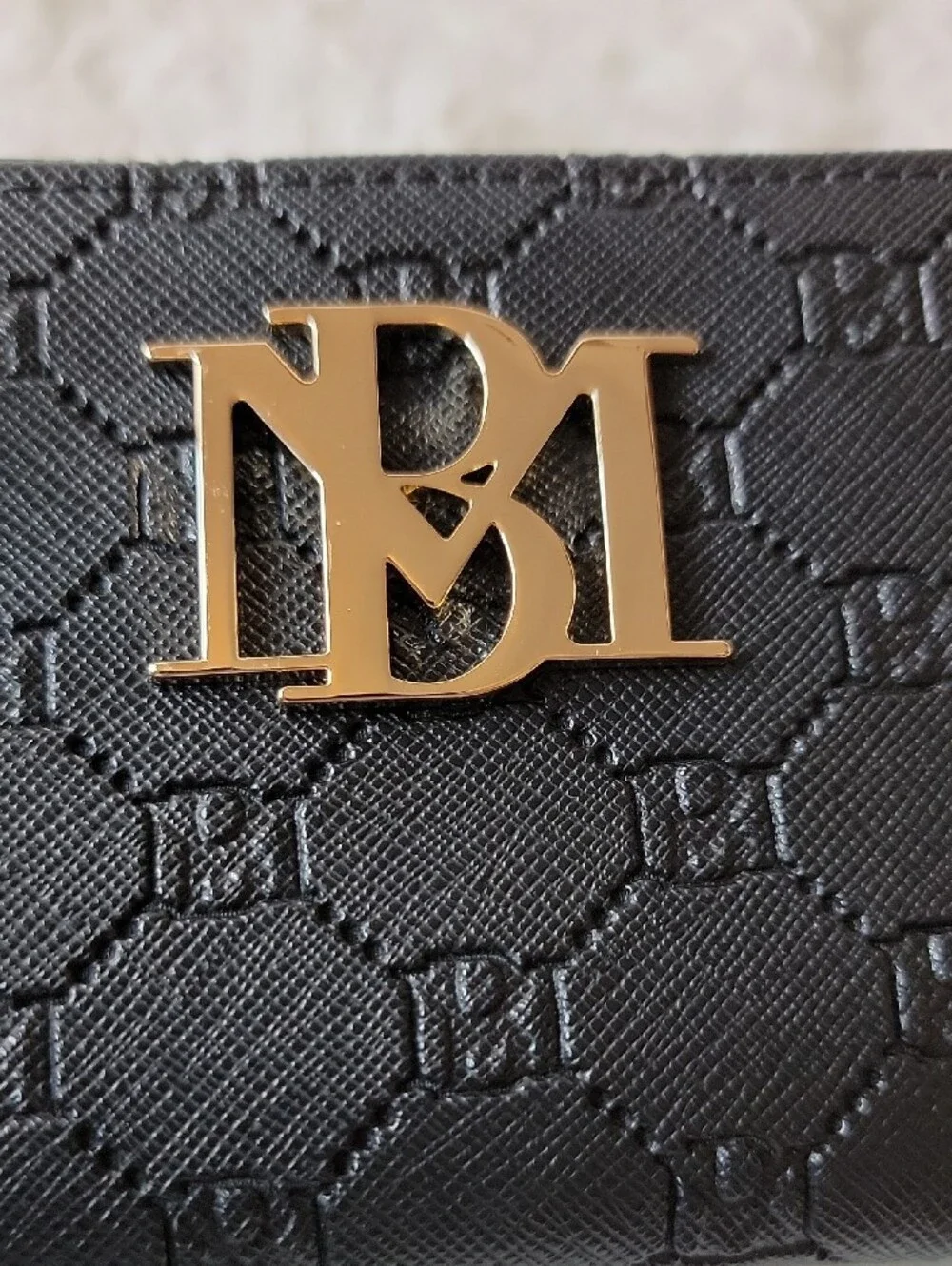 Badgley Mischka Black Textured Zip Wallet w/Gold Hardware